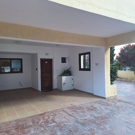 Pool Side 2 Bedroom Queens Gardens Complex Paphos Exterior foto