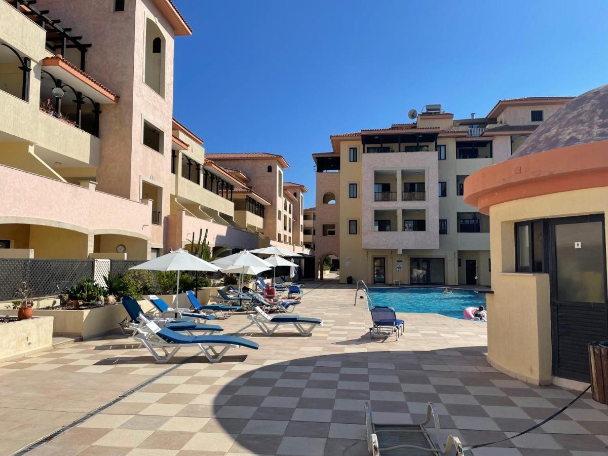 Pool Side 2 Bedroom Queens Gardens Complex Paphos Exterior foto
