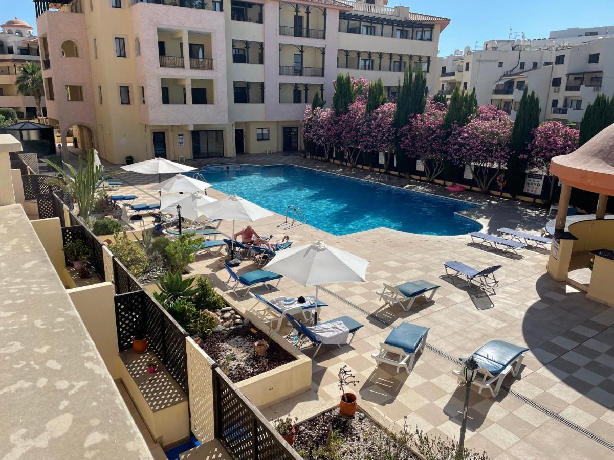 Pool Side 2 Bedroom Queens Gardens Complex Paphos Exterior foto