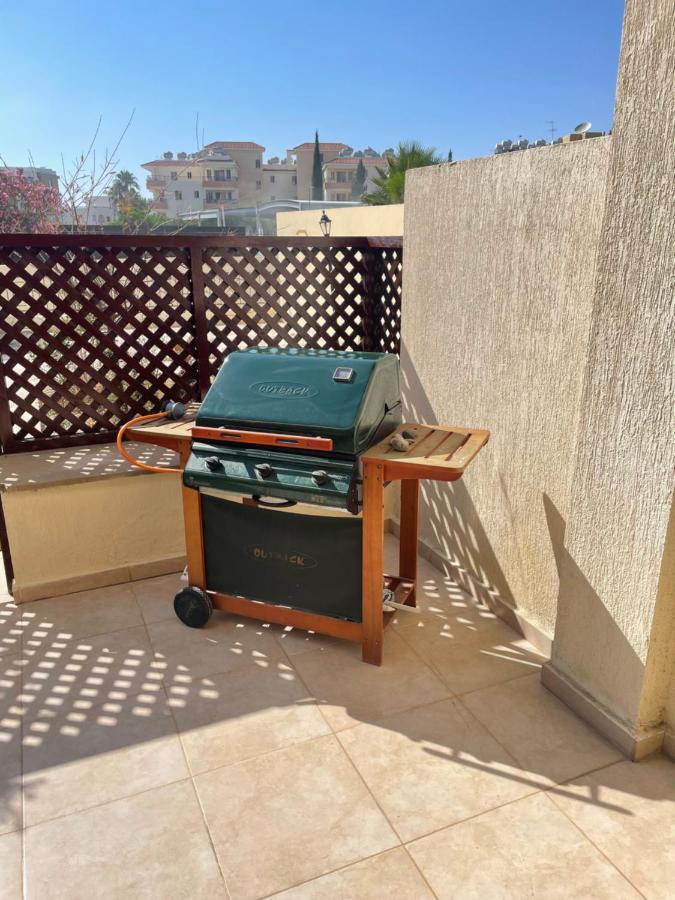 Pool Side 2 Bedroom Queens Gardens Complex Paphos Exterior foto