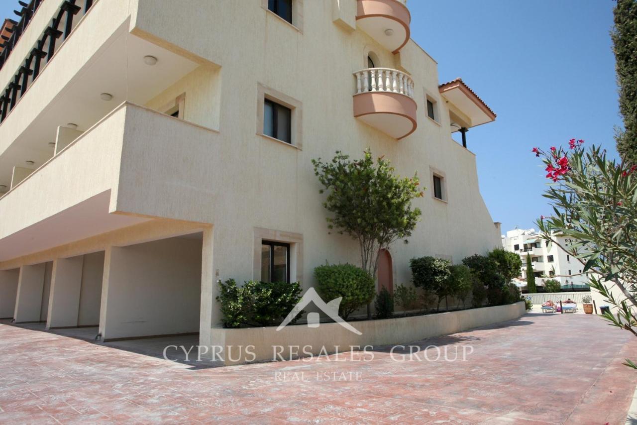 Pool Side 2 Bedroom Queens Gardens Complex Paphos Exterior foto