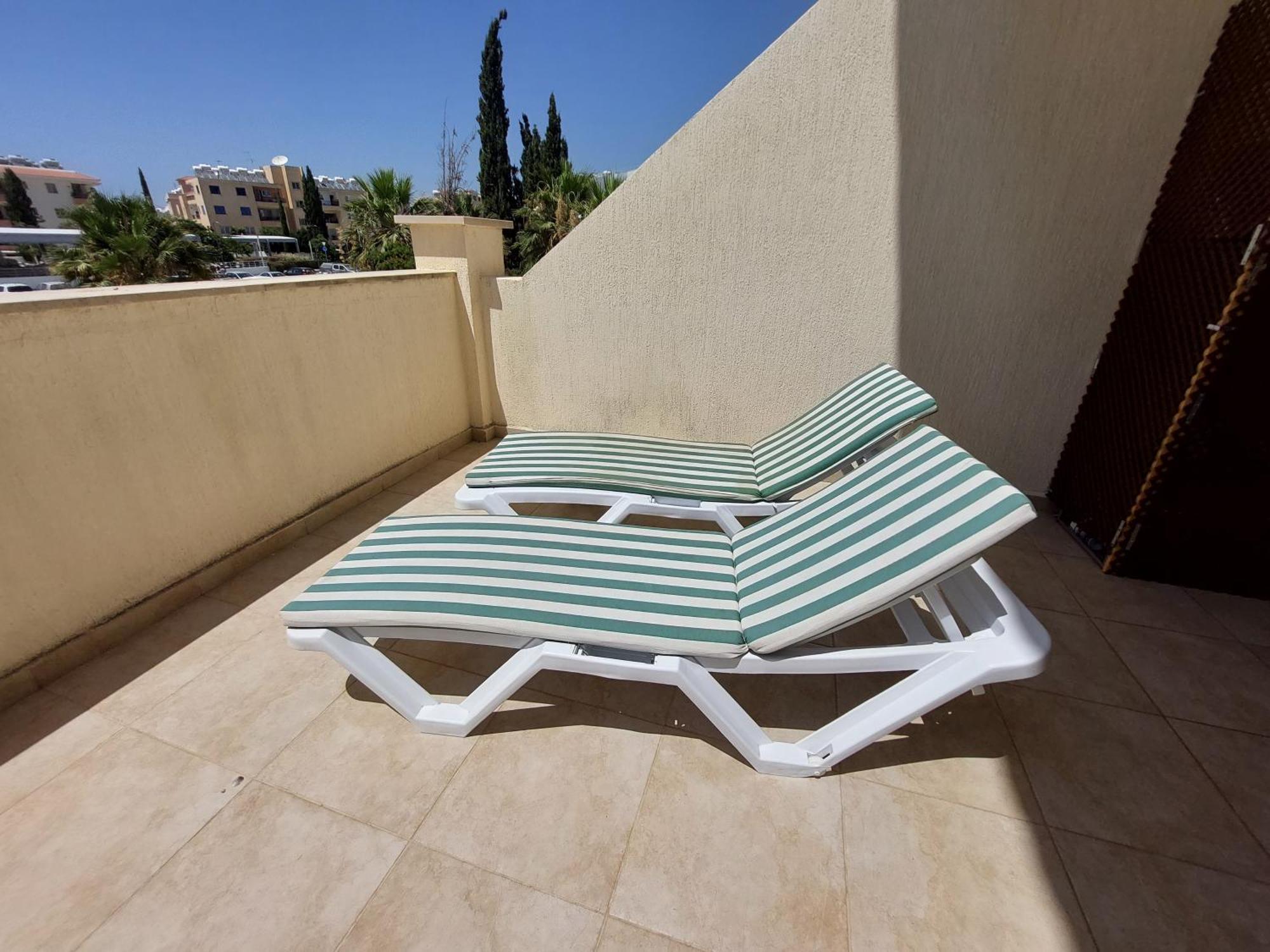 Pool Side 2 Bedroom Queens Gardens Complex Paphos Exterior foto