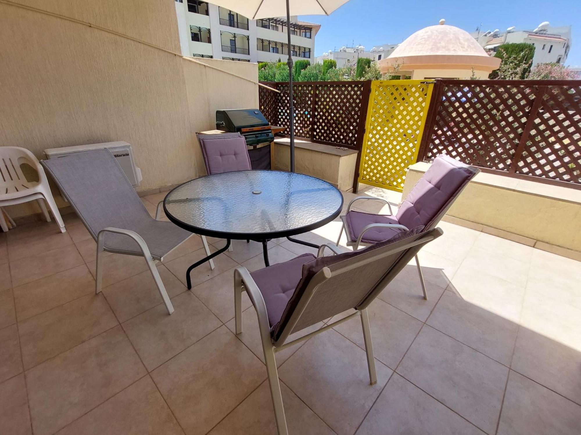 Pool Side 2 Bedroom Queens Gardens Complex Paphos Exterior foto