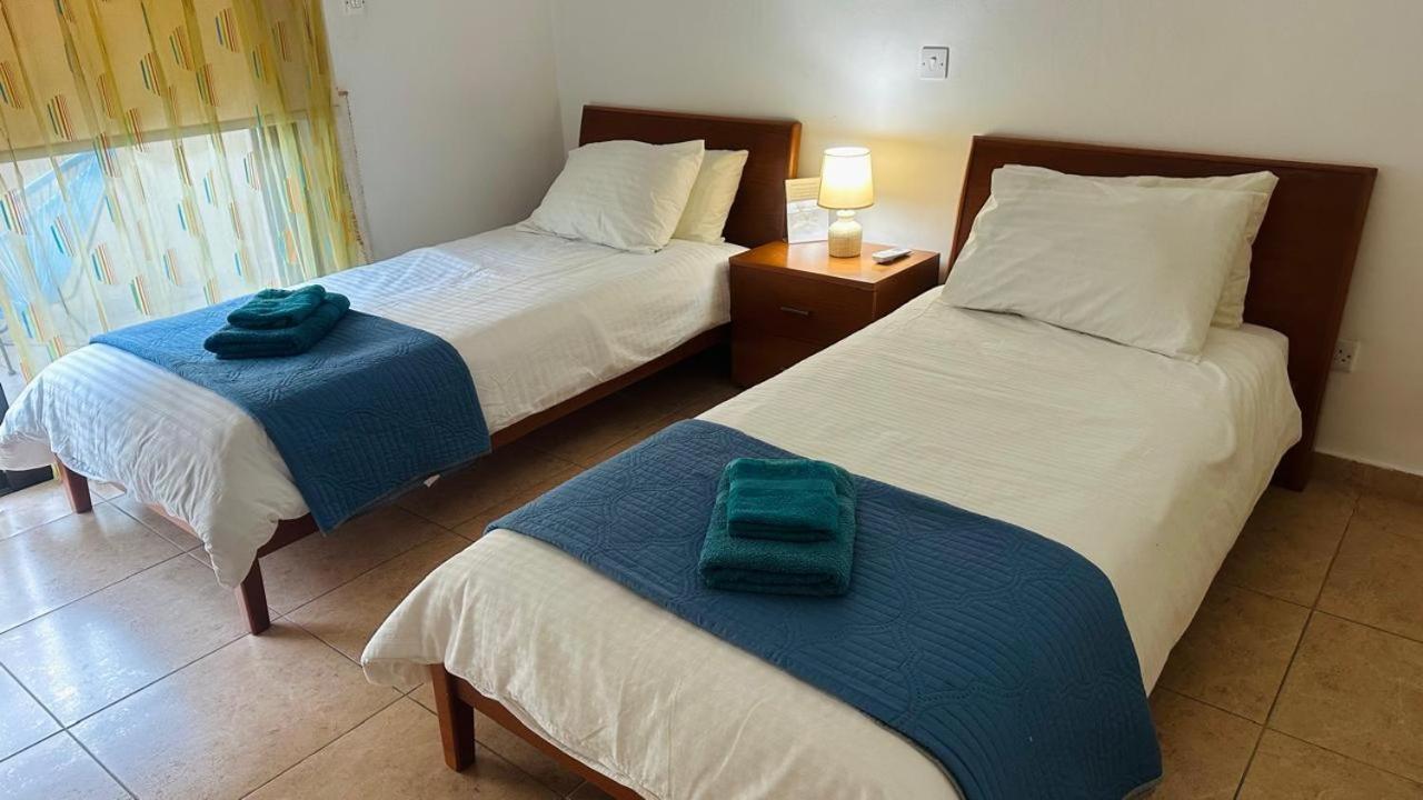 Pool Side 2 Bedroom Queens Gardens Complex Paphos Exterior foto