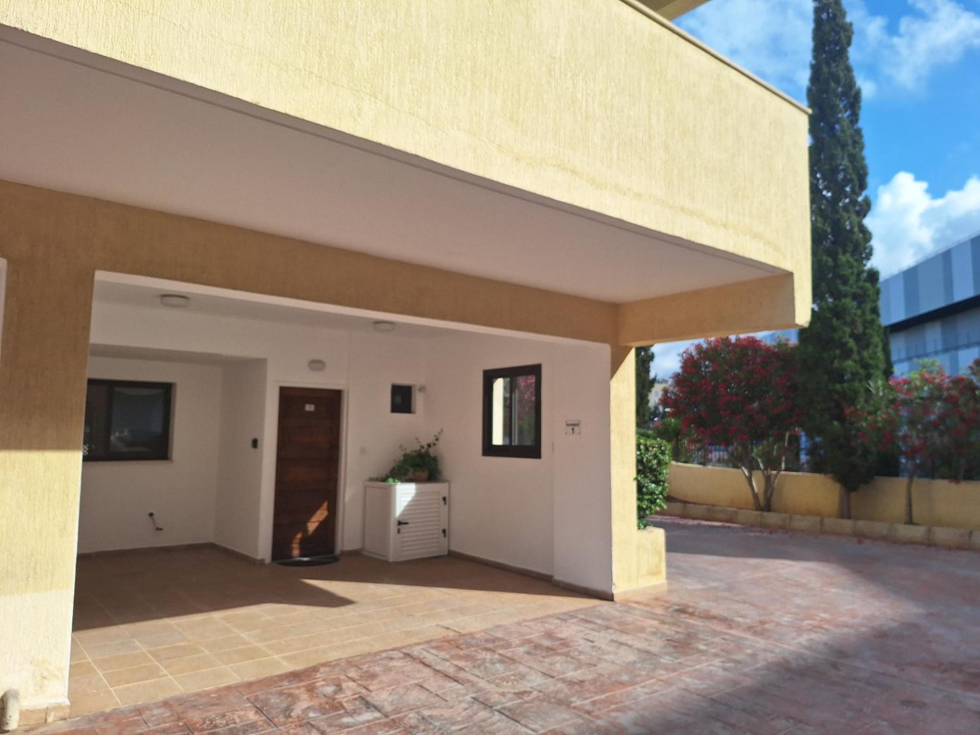 Pool Side 2 Bedroom Queens Gardens Complex Paphos Exterior foto