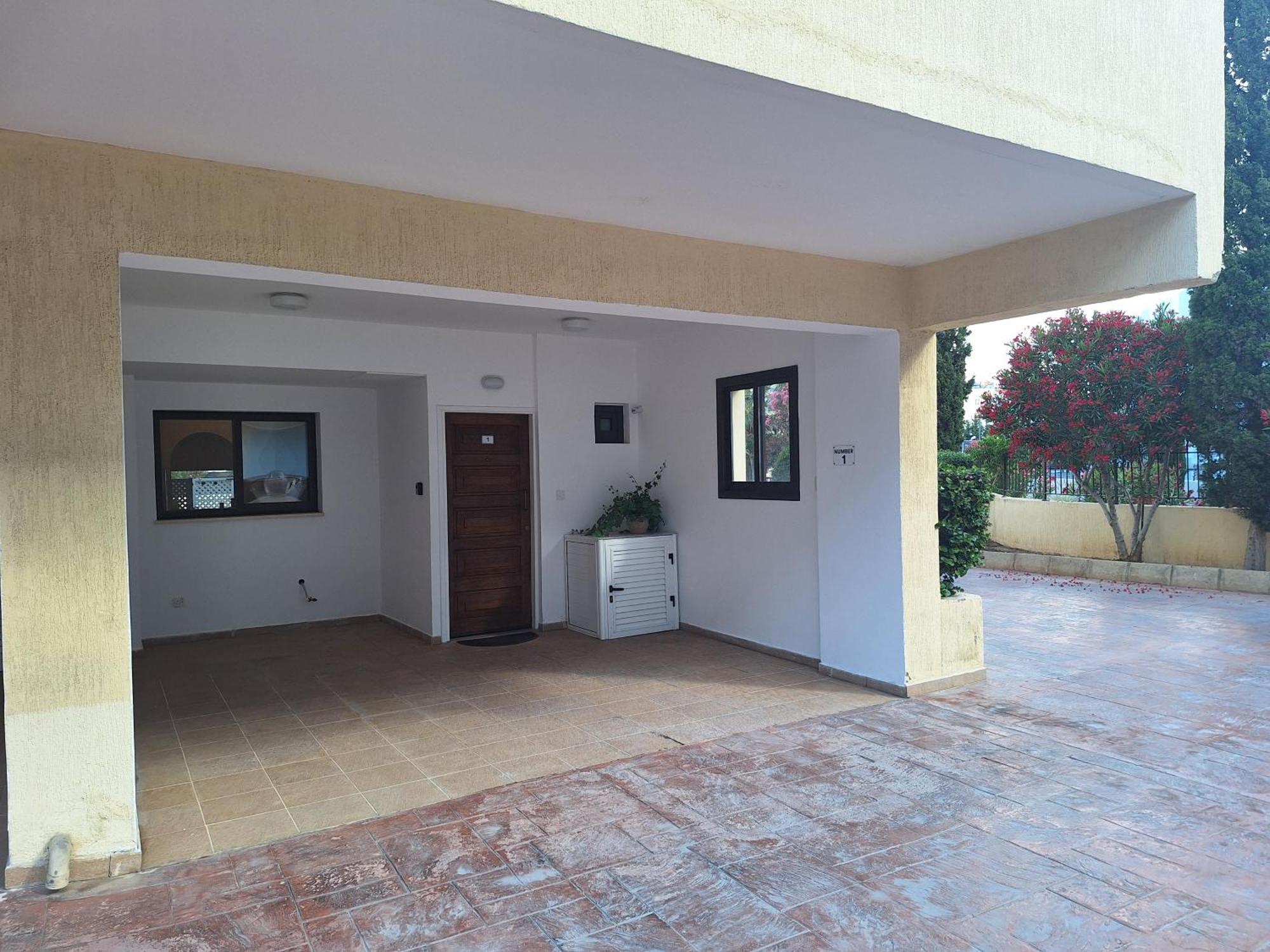 Pool Side 2 Bedroom Queens Gardens Complex Paphos Exterior foto
